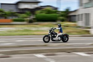Výhody a nevýhody různých typů motorkářských bund